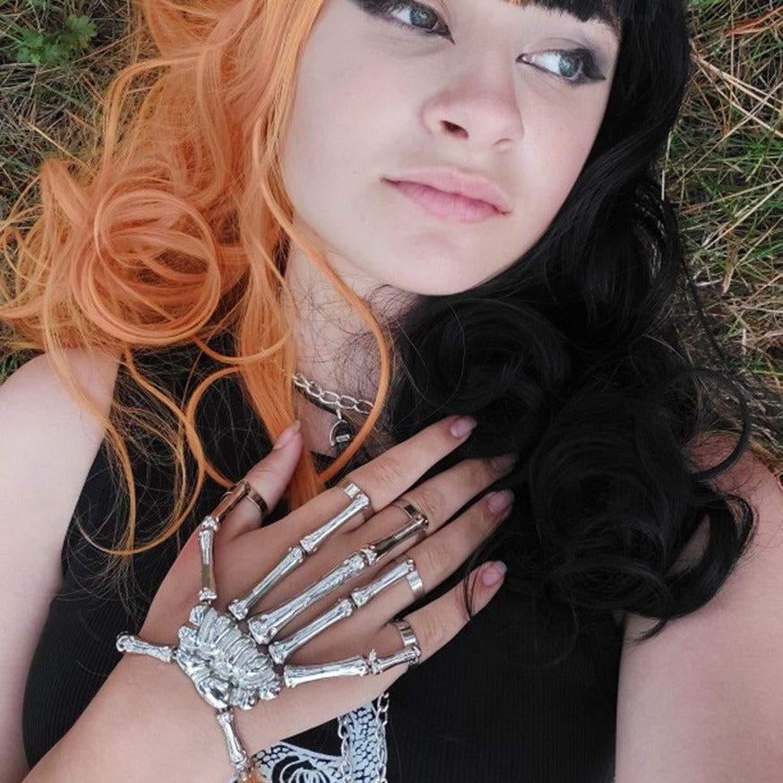 Hand jewelry