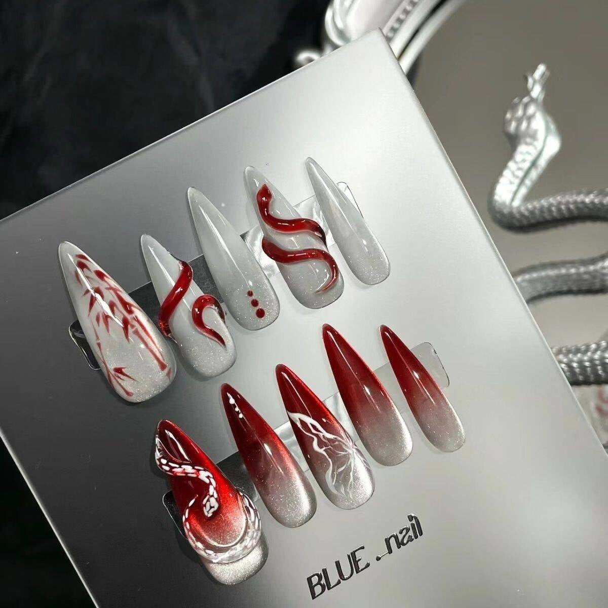 Snake Romance / Handmade Nails