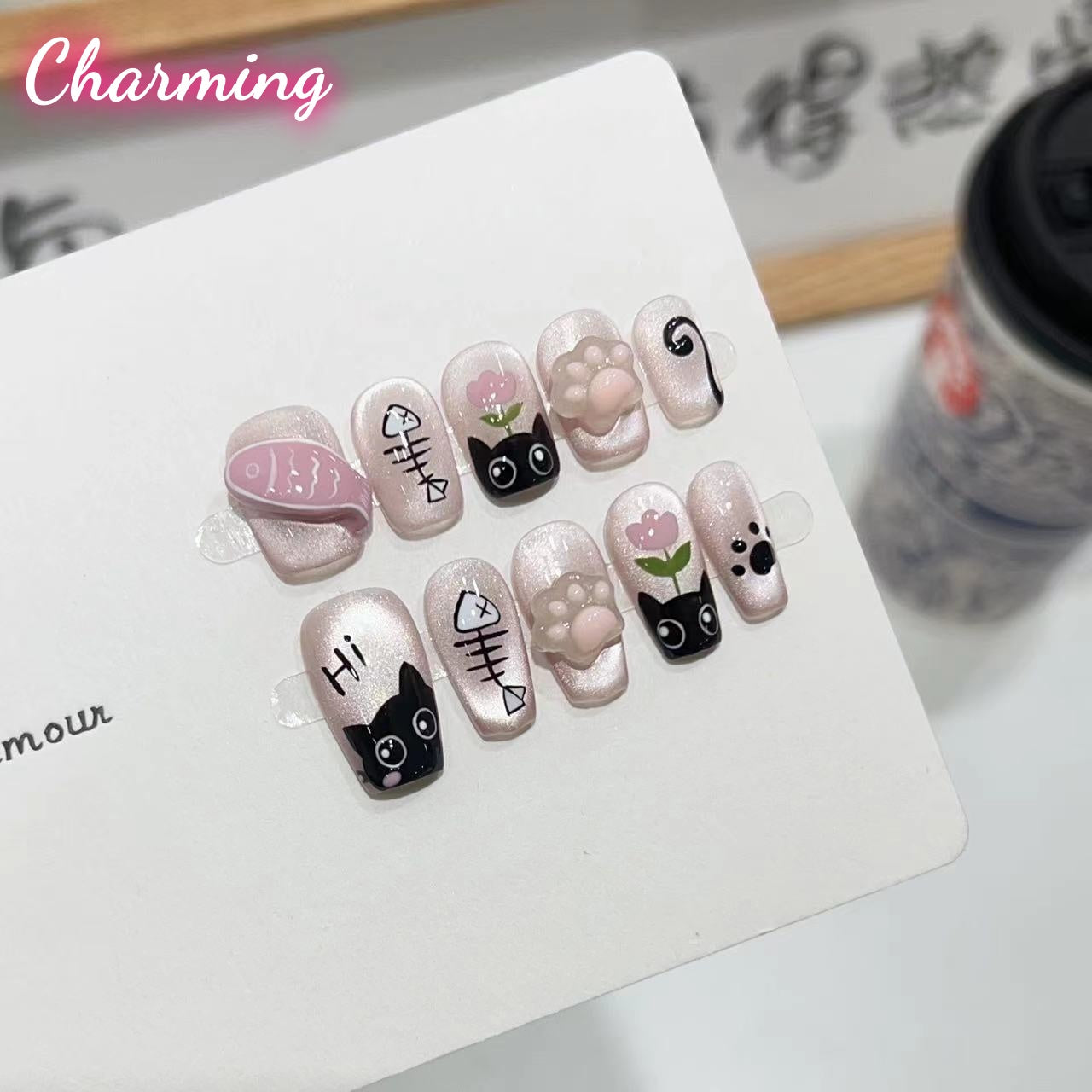 Cat who loves to eat fish / Handmade Nails