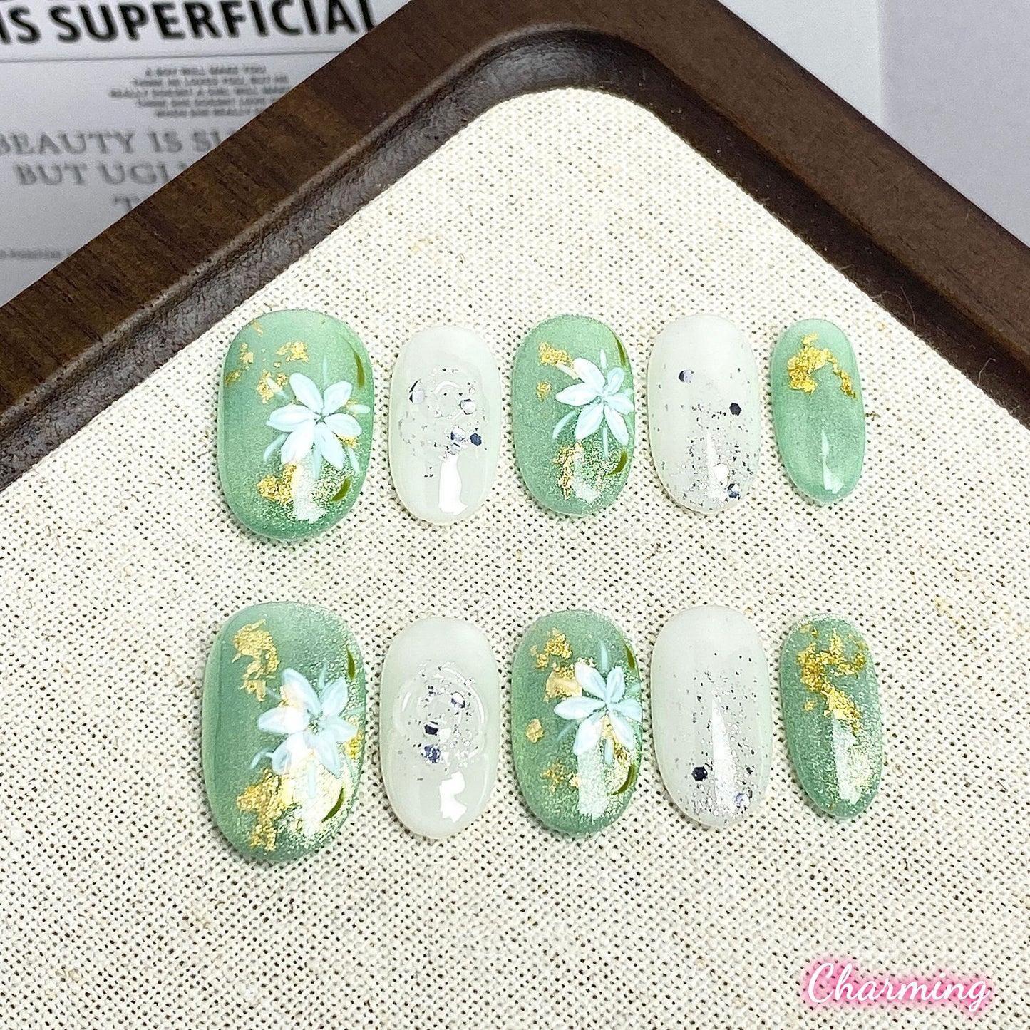Verdant Daisy / Handmade Nails
