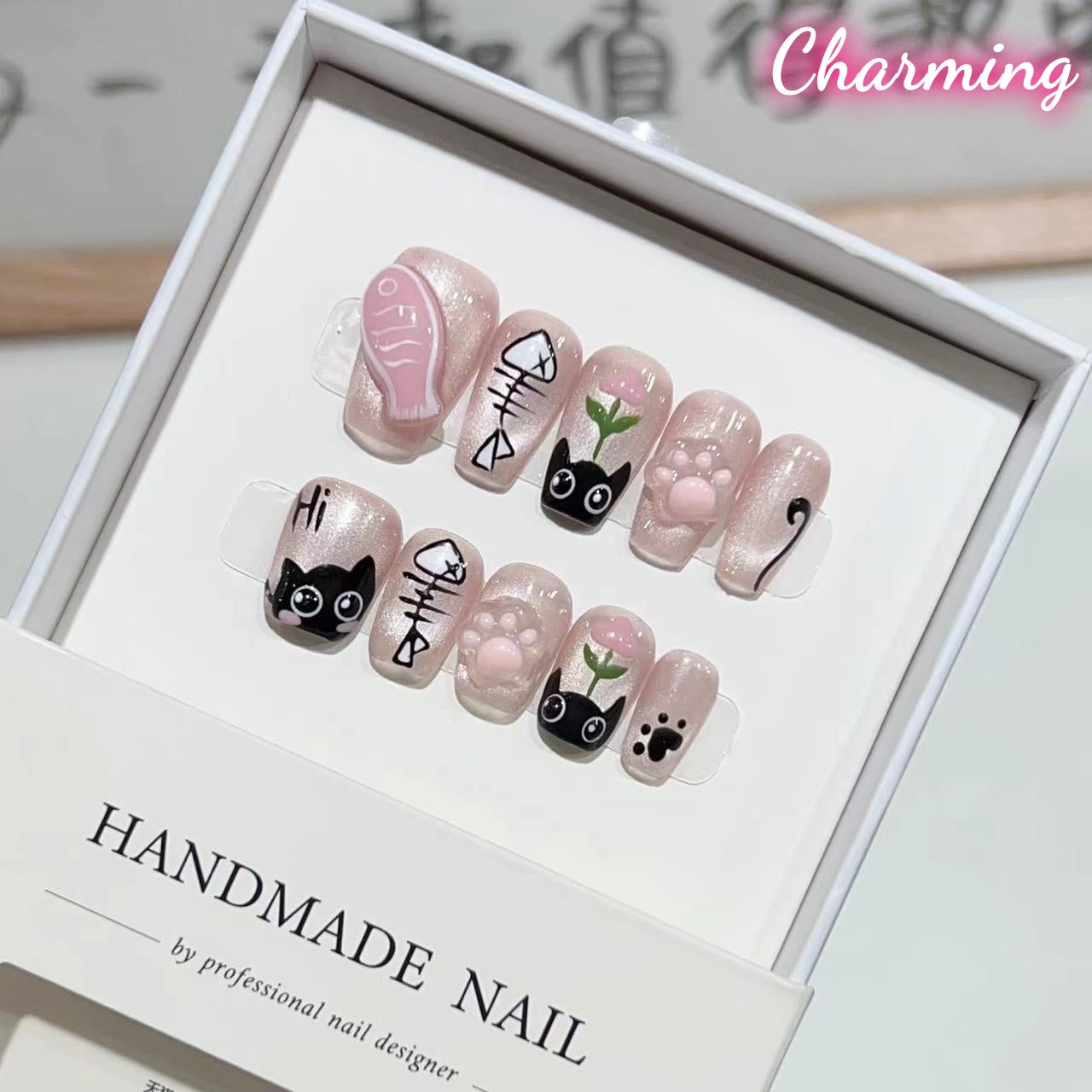 Cat who loves to eat fish / Handmade Nails