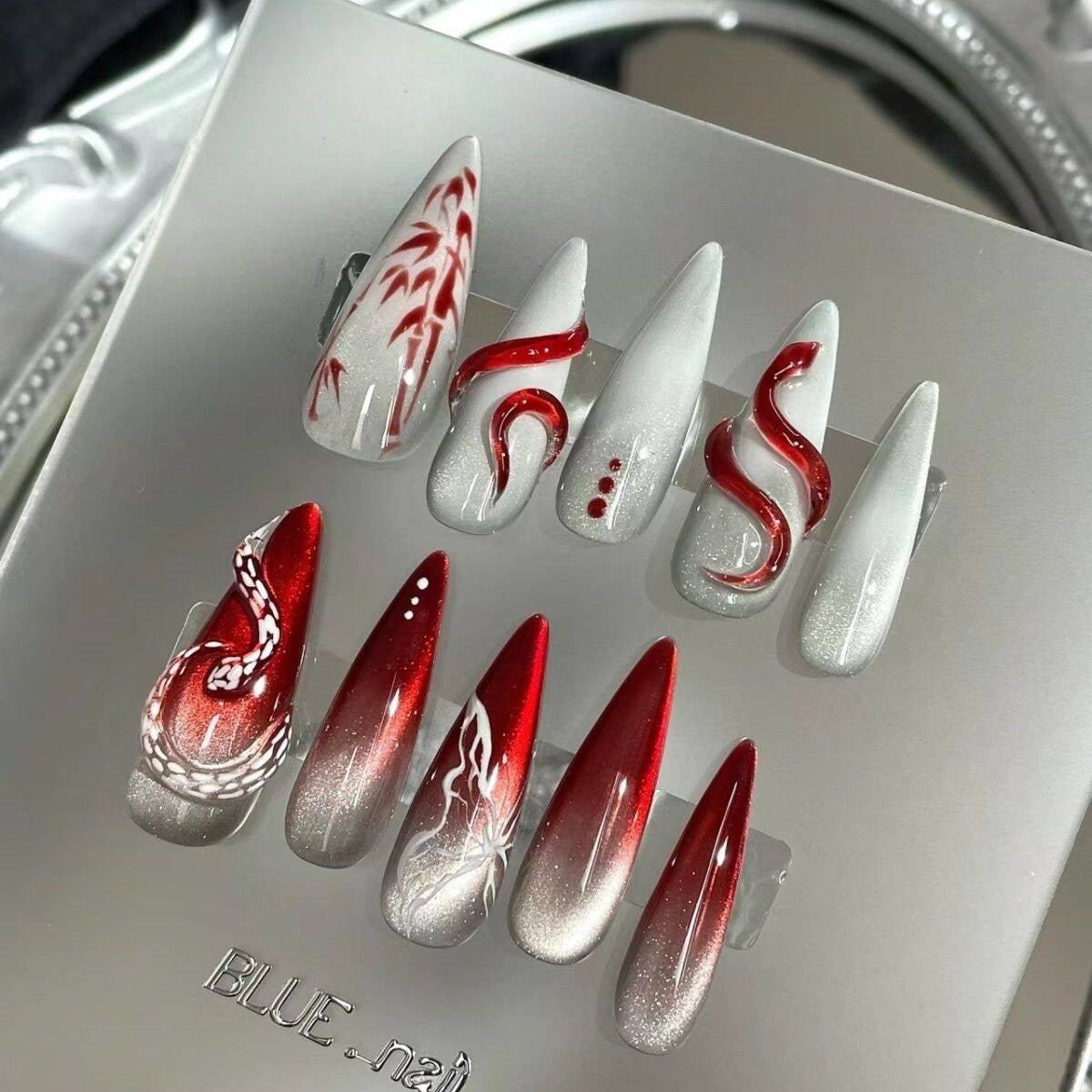 Snake Romance / Handmade Nails
