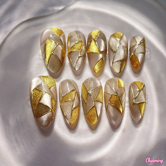 Golden Triangle / Handmade Nailsems