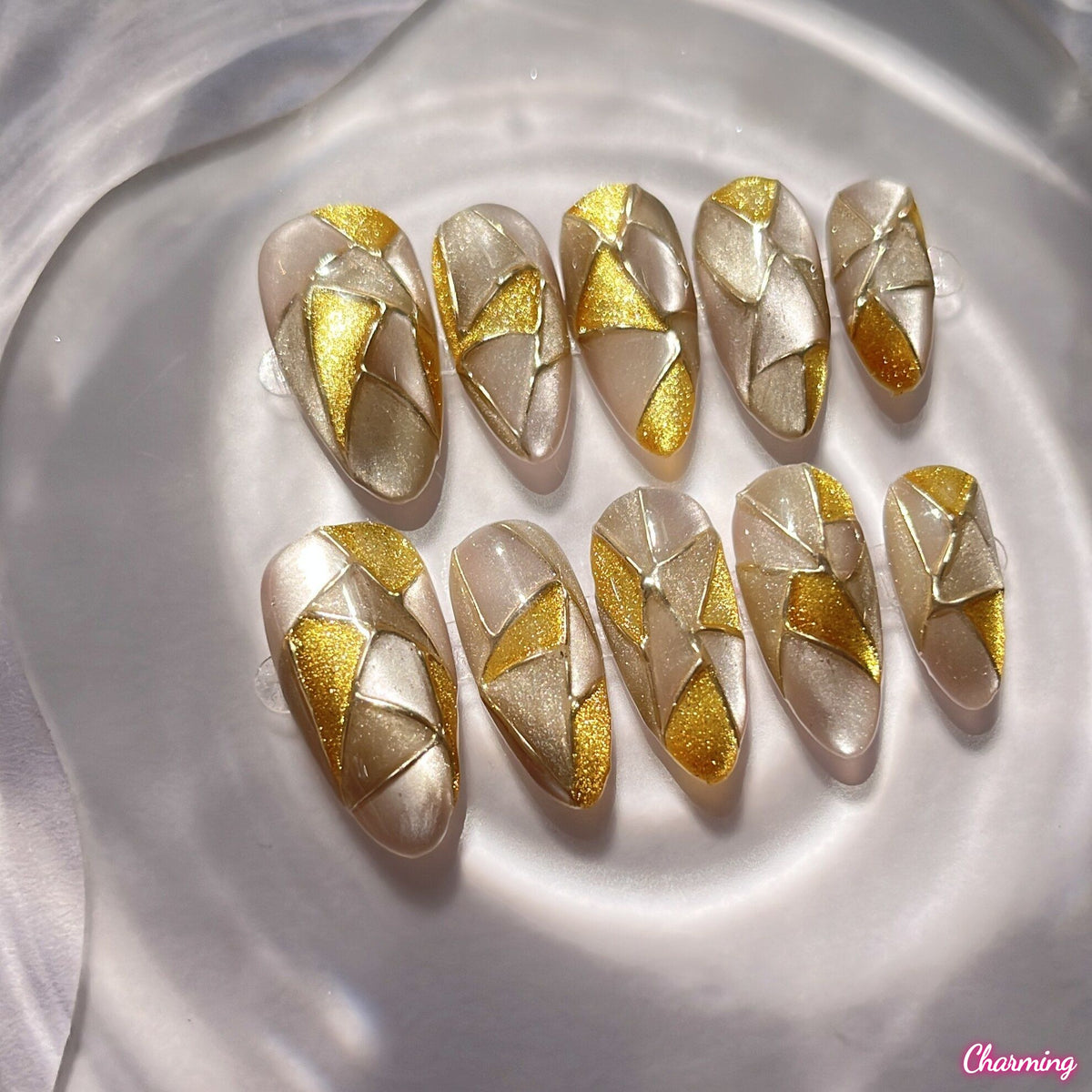 Golden Triangle / Handmade Nailsems