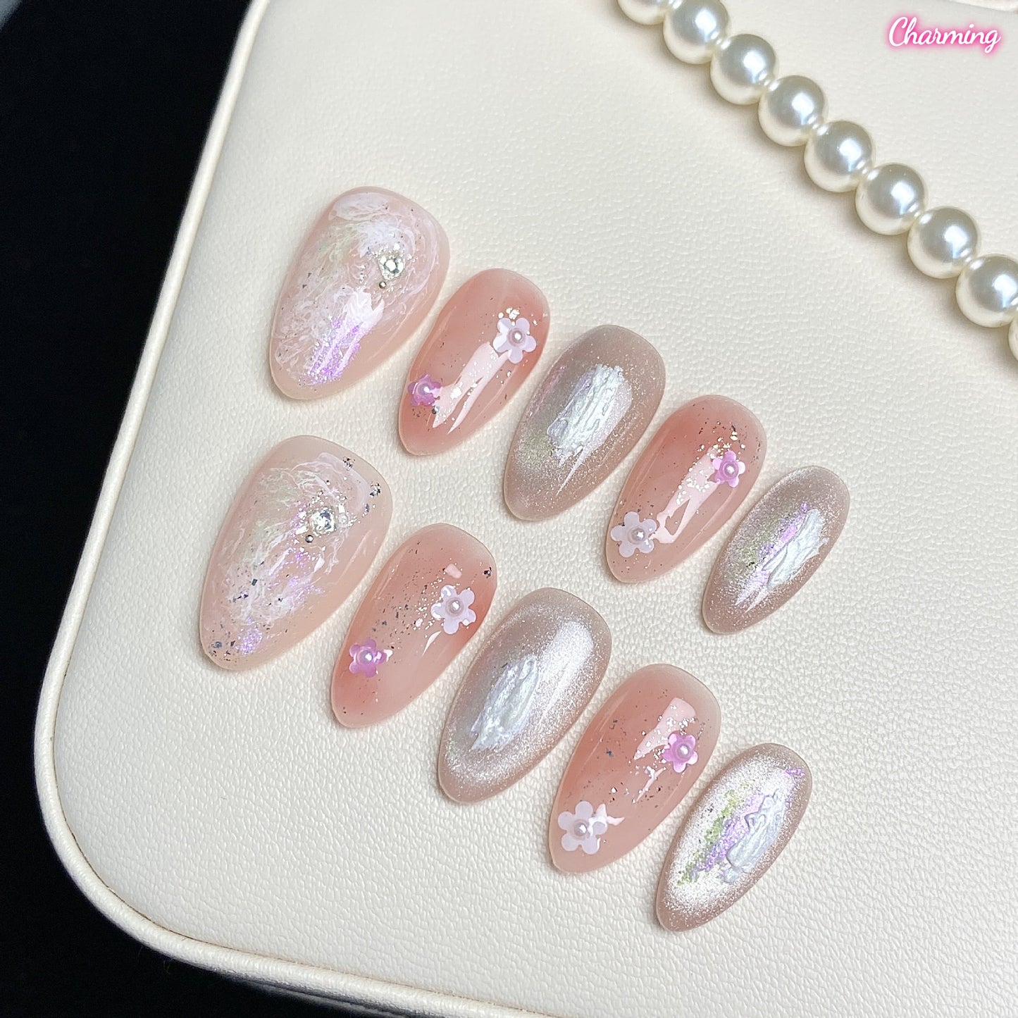 A Quiet Kind of Beautiful / Handmade Nailsems