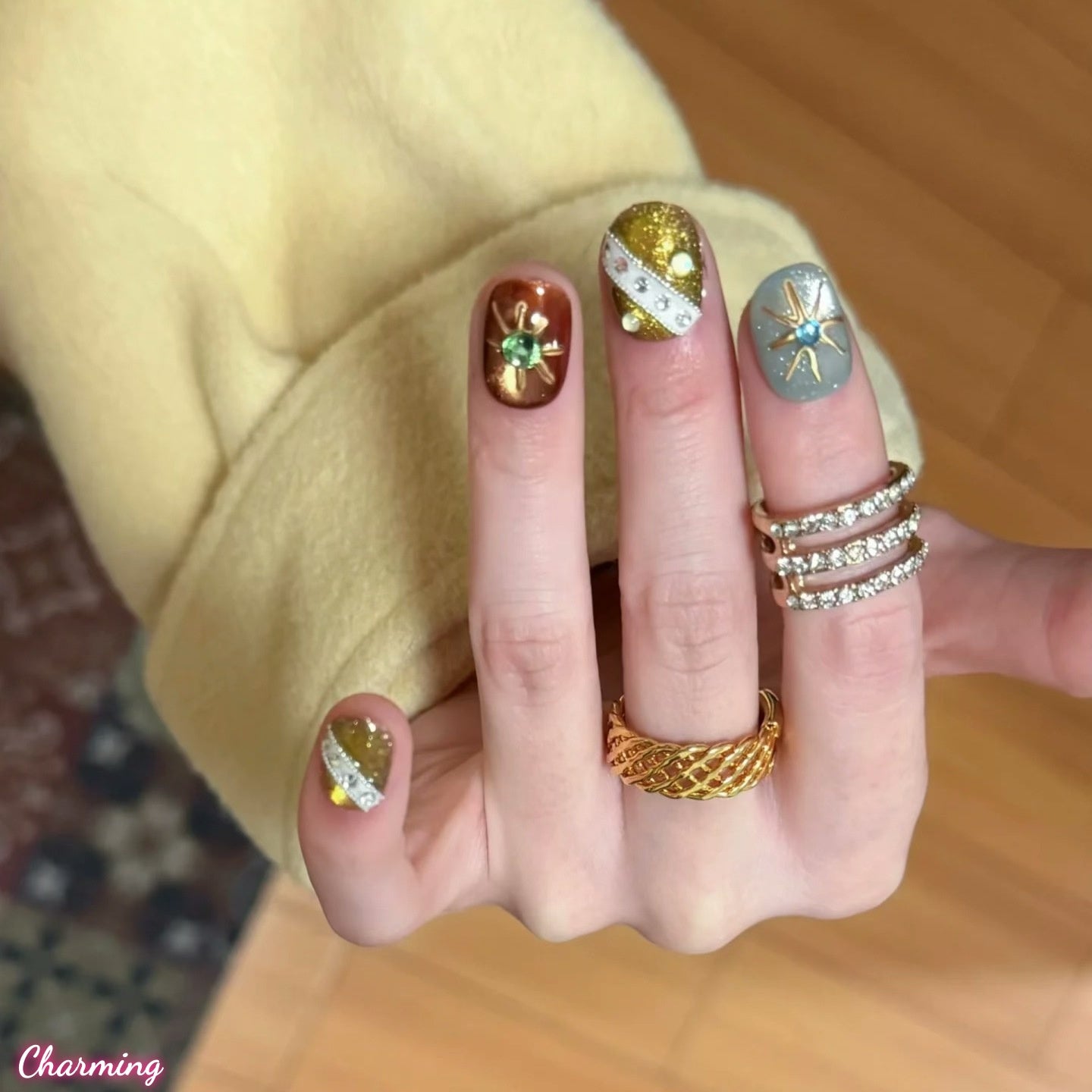 Loulan Stardust / Handmade Nails