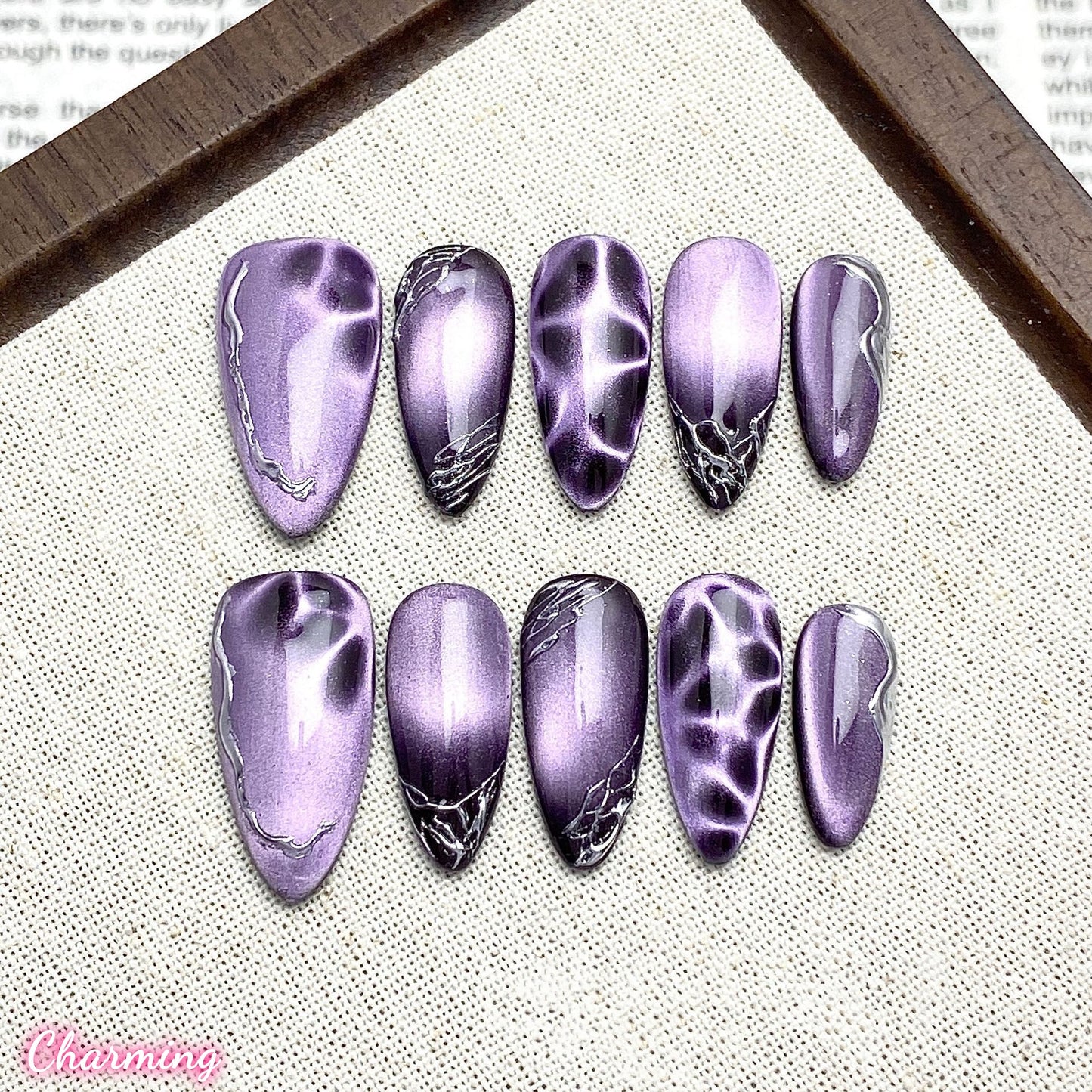Royal Hiss / Handmade Nails