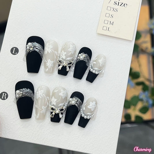 Moonpetal Noir / Handmade Nails