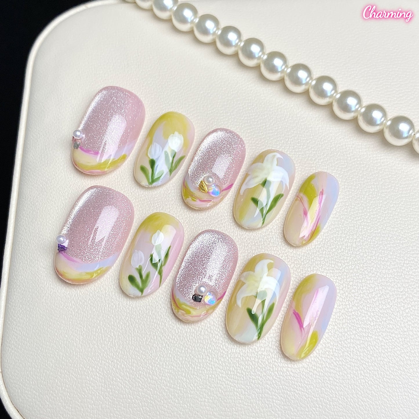 Soft Glow Tulip / Handmade Nailsems