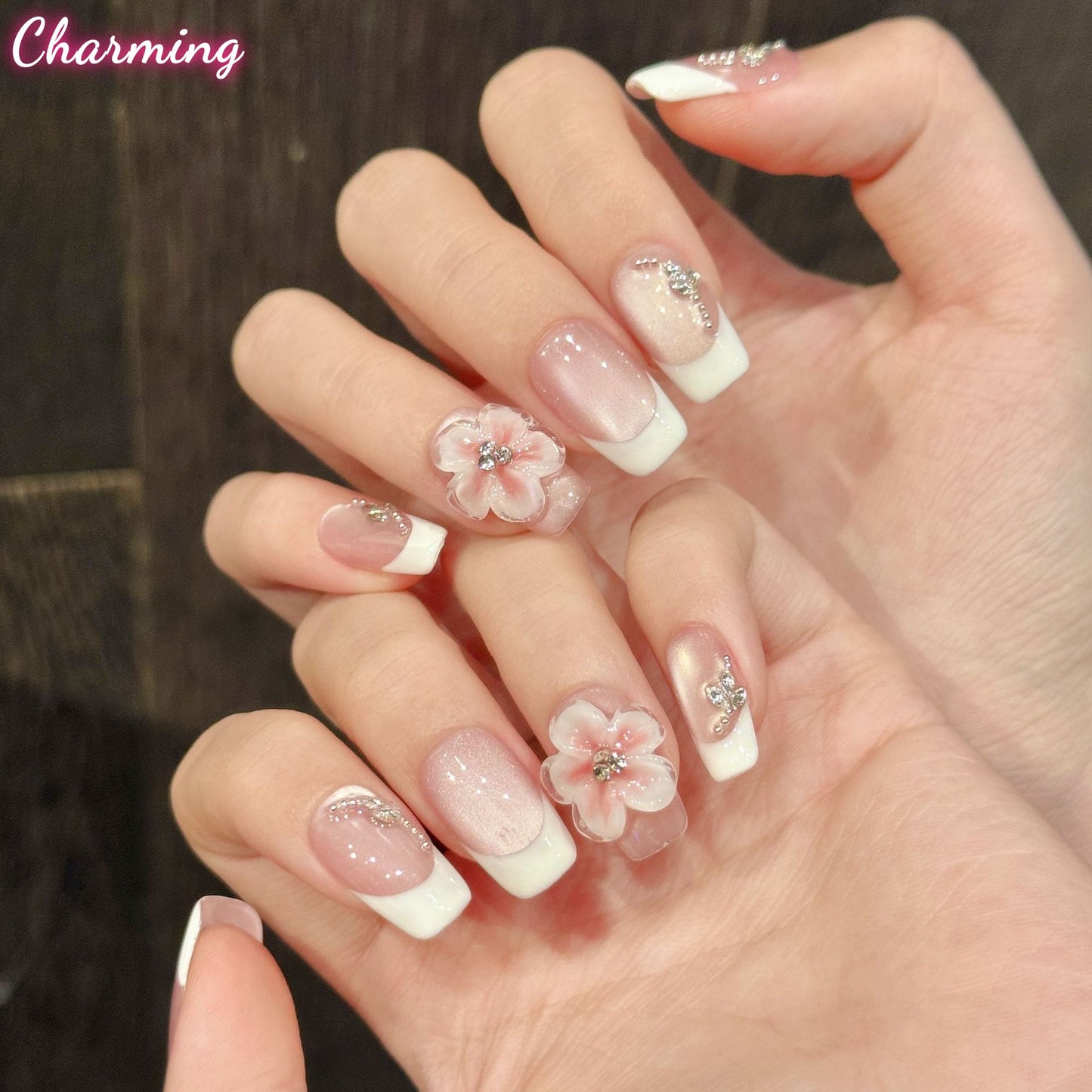 White and bright flowers / Handmade Nails