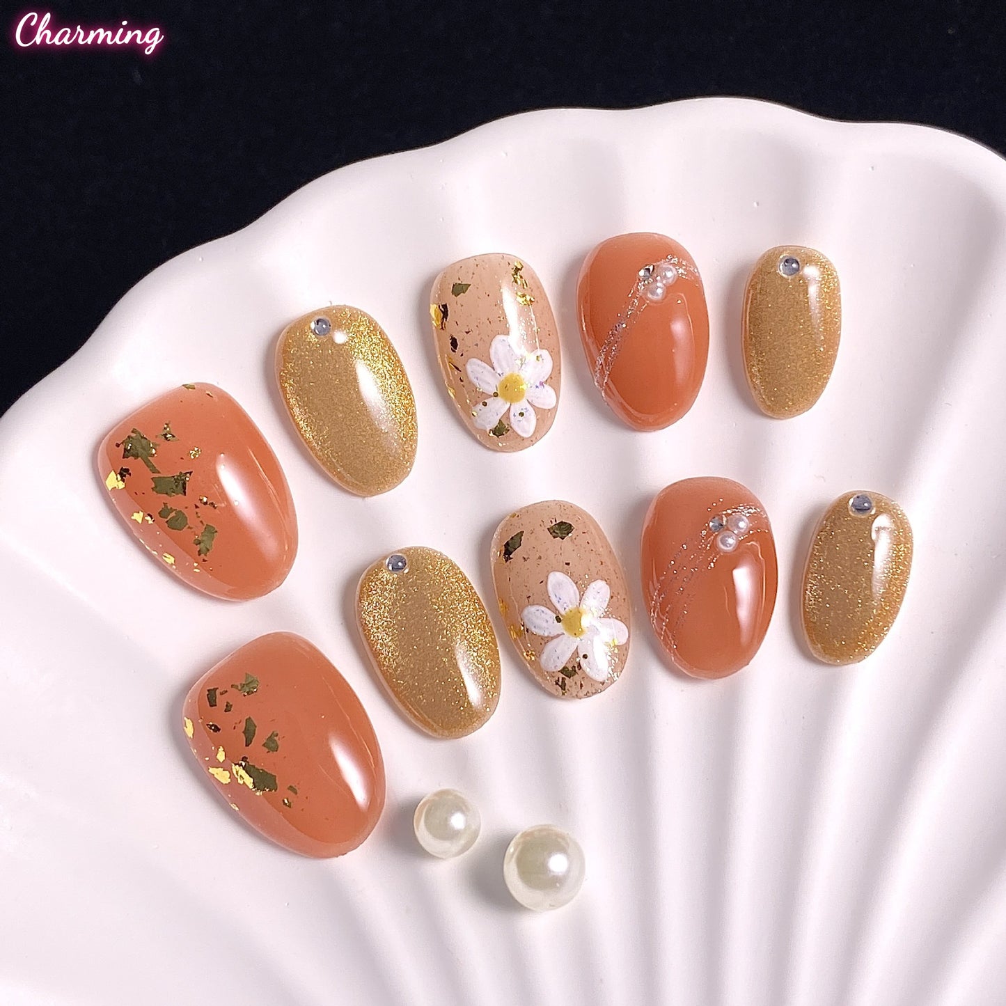 Gilded Daisy / Handmade Nails