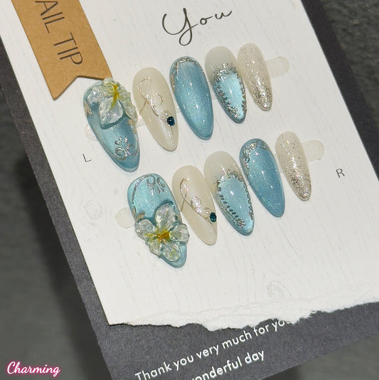 Delft Blue Bloom / Handmade Nails