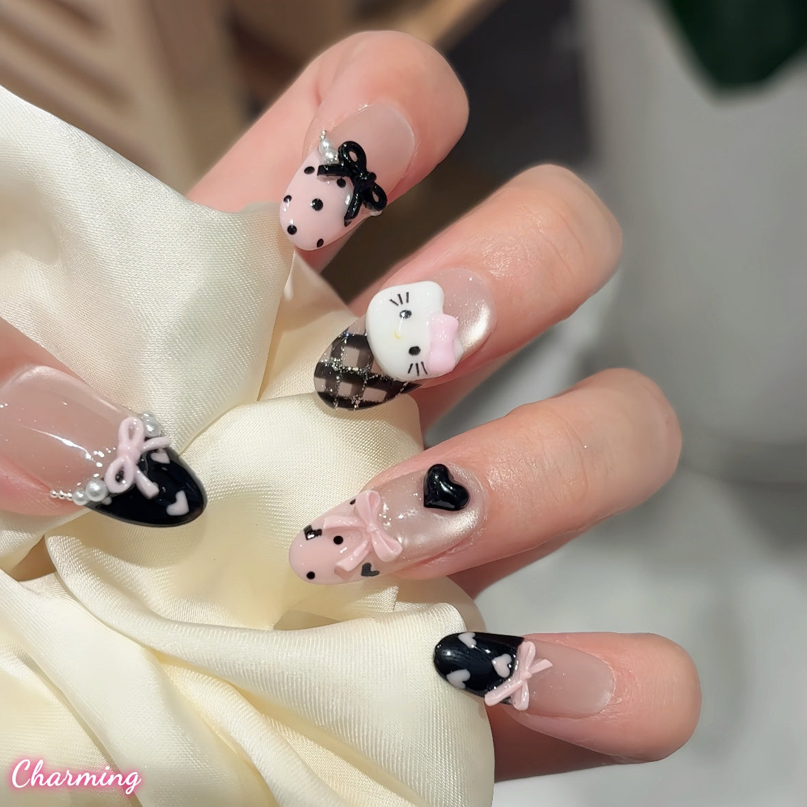Noir Meow-ments / Handmade Nails