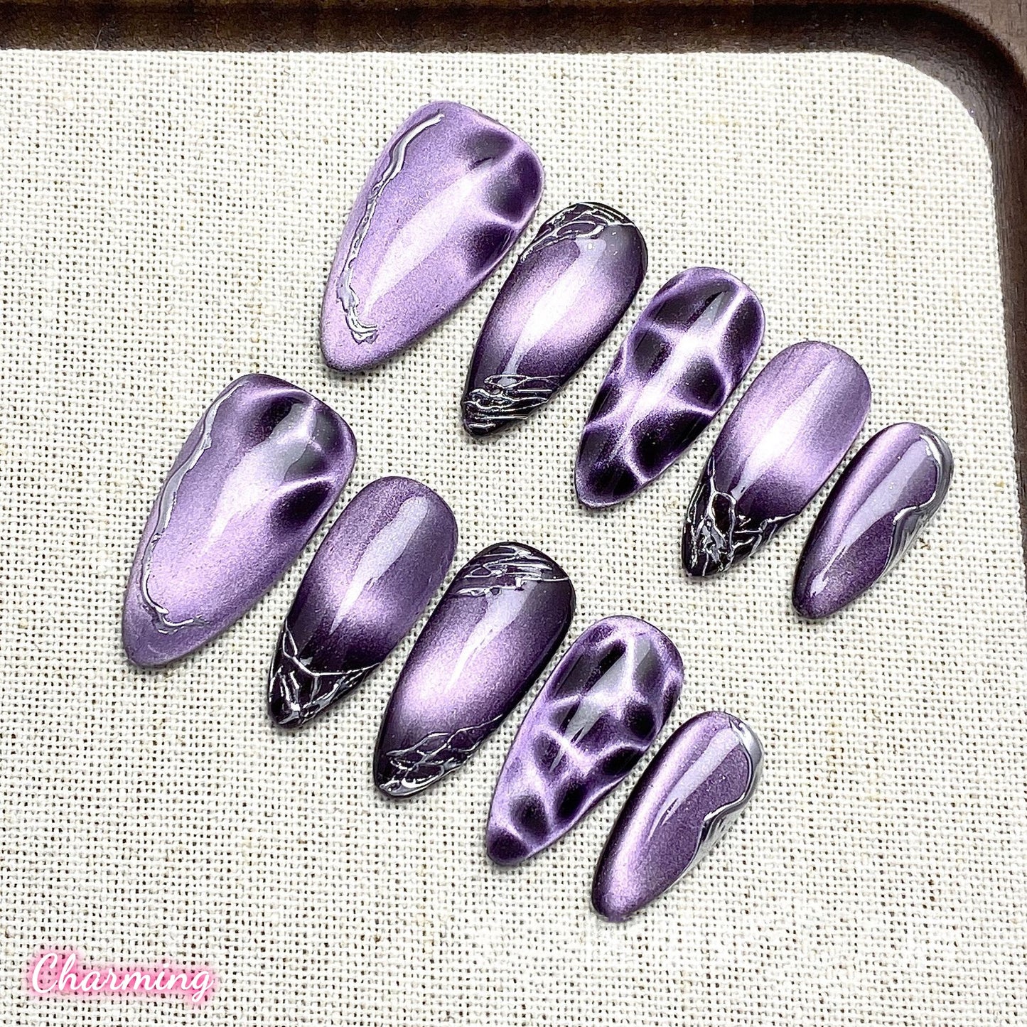 Royal Hiss / Handmade Nails