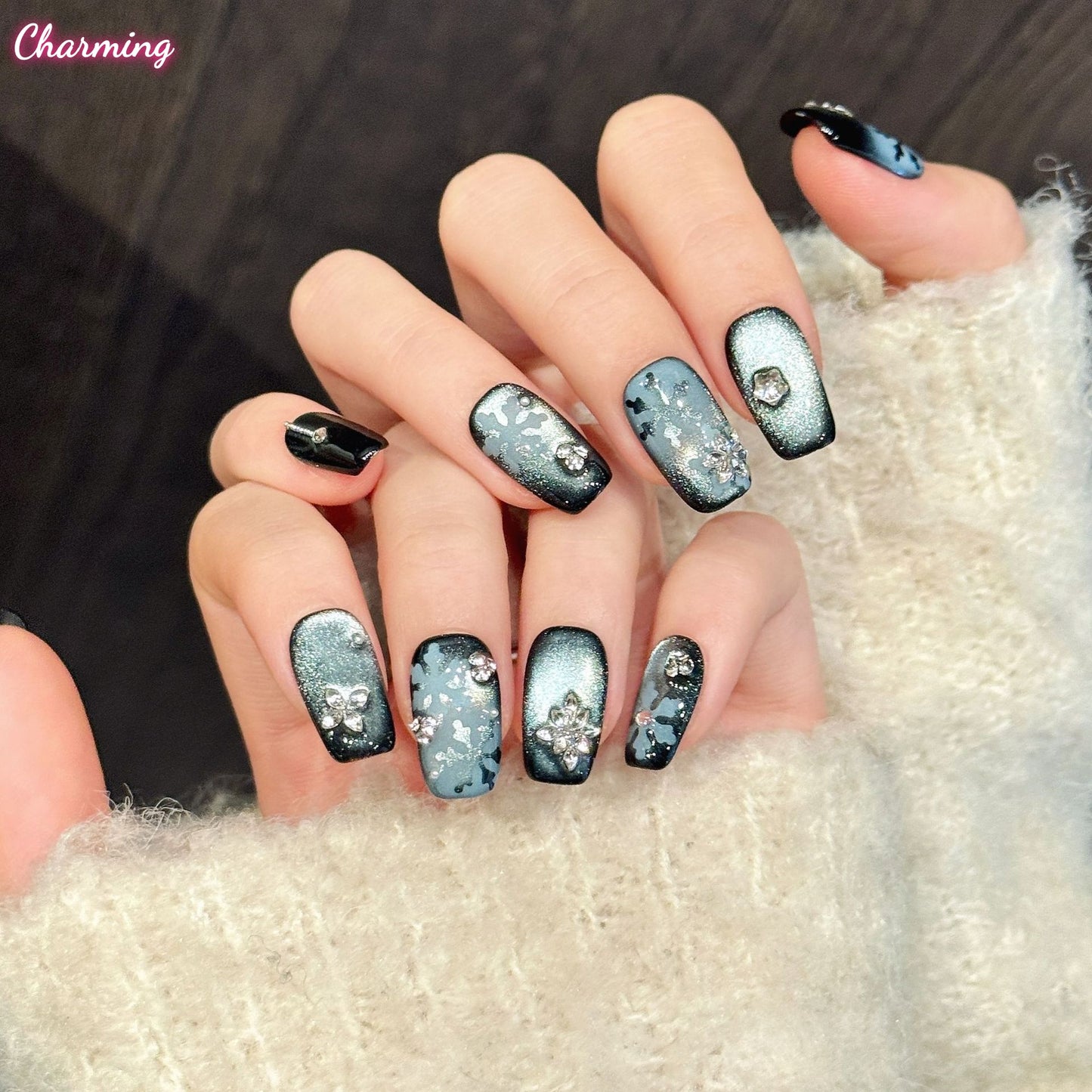 Snowfall on Starry Blue / Handmade Nails