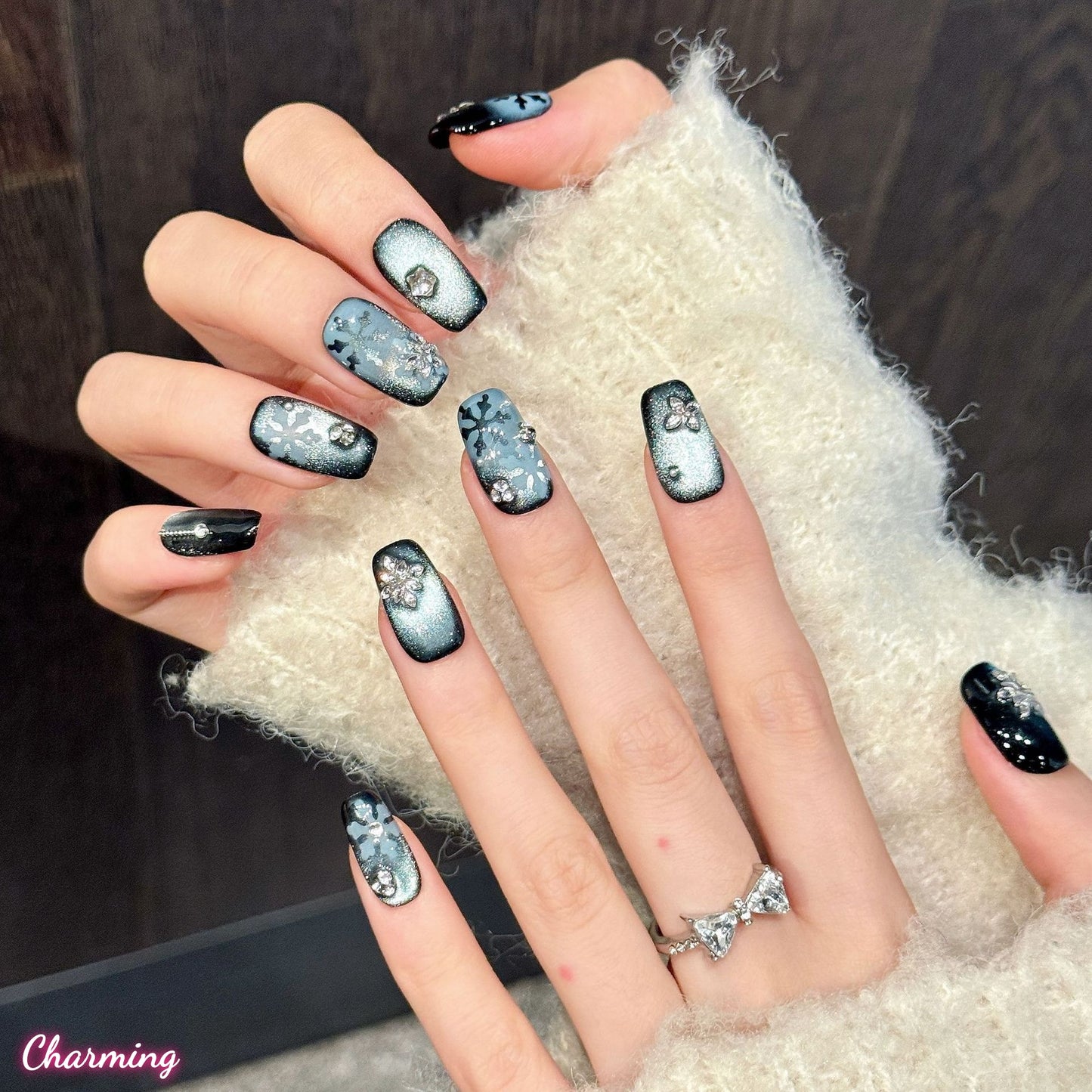 Snowfall on Starry Blue / Handmade Nails