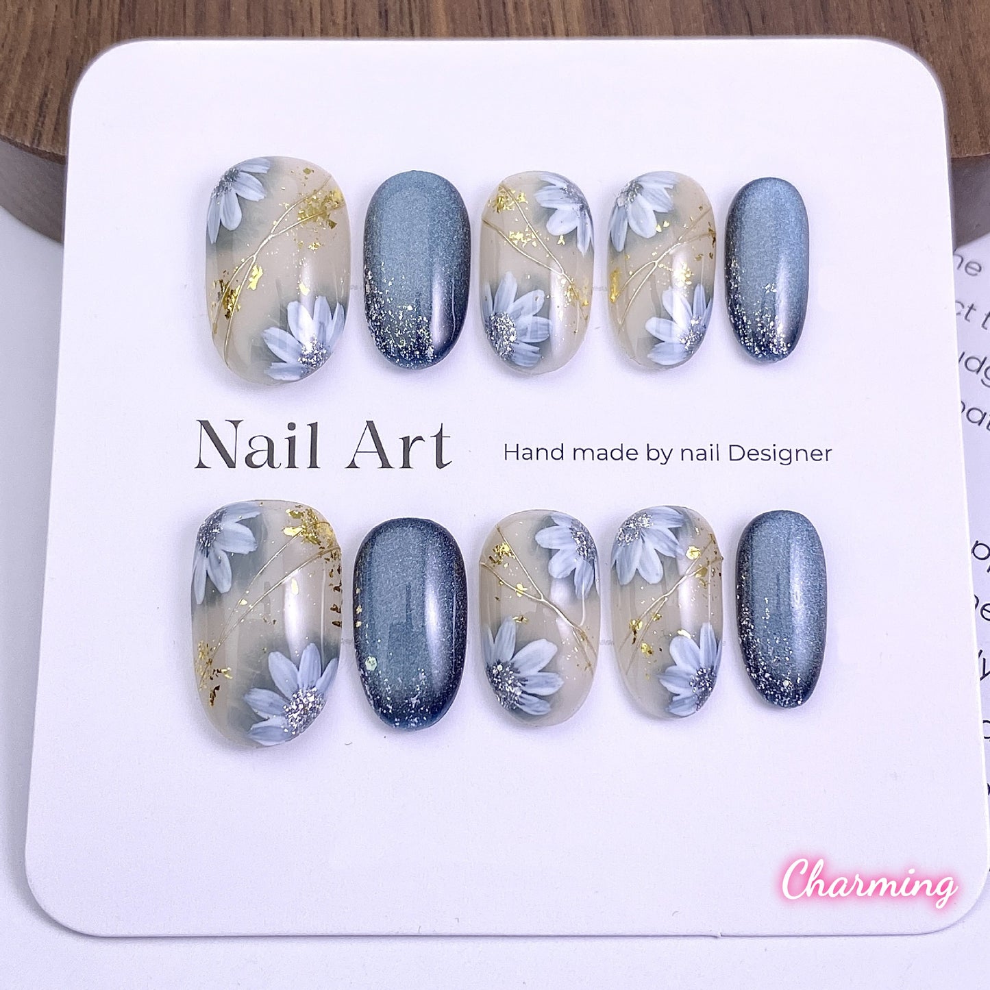 Daisy in the Breeze / Handmade Nails