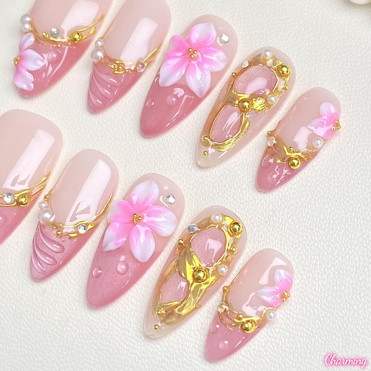 A Petal with a Gold Edge / Handmade Nailsems