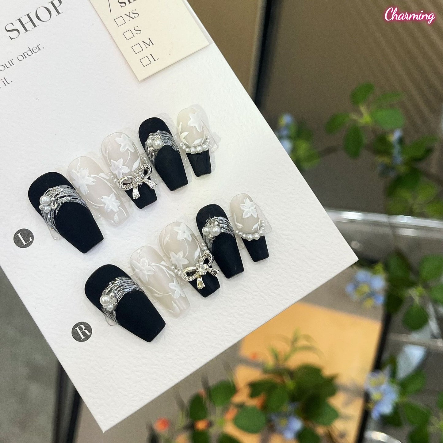 Moonpetal Noir / Handmade Nails