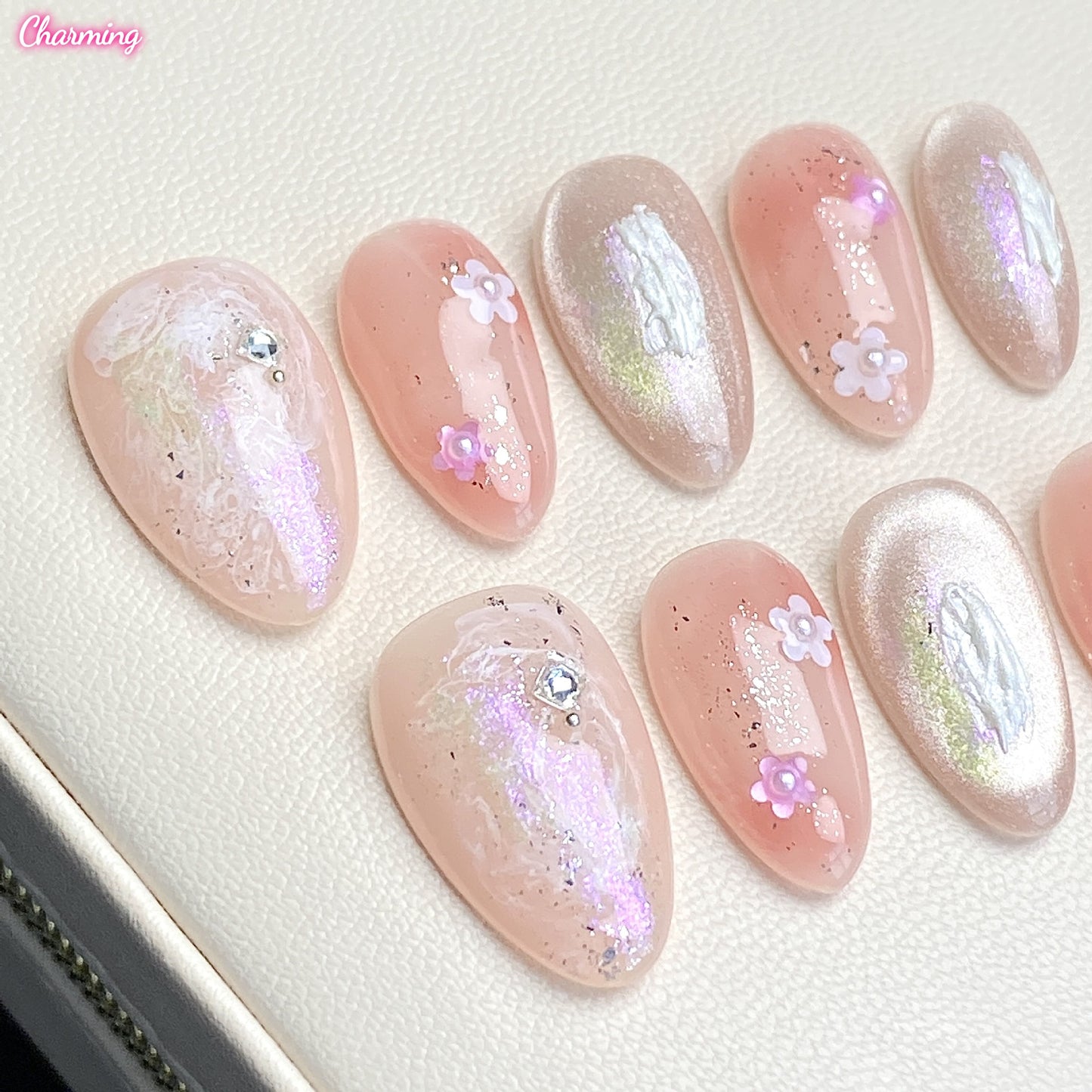 A Quiet Kind of Beautiful / Handmade Nailsems