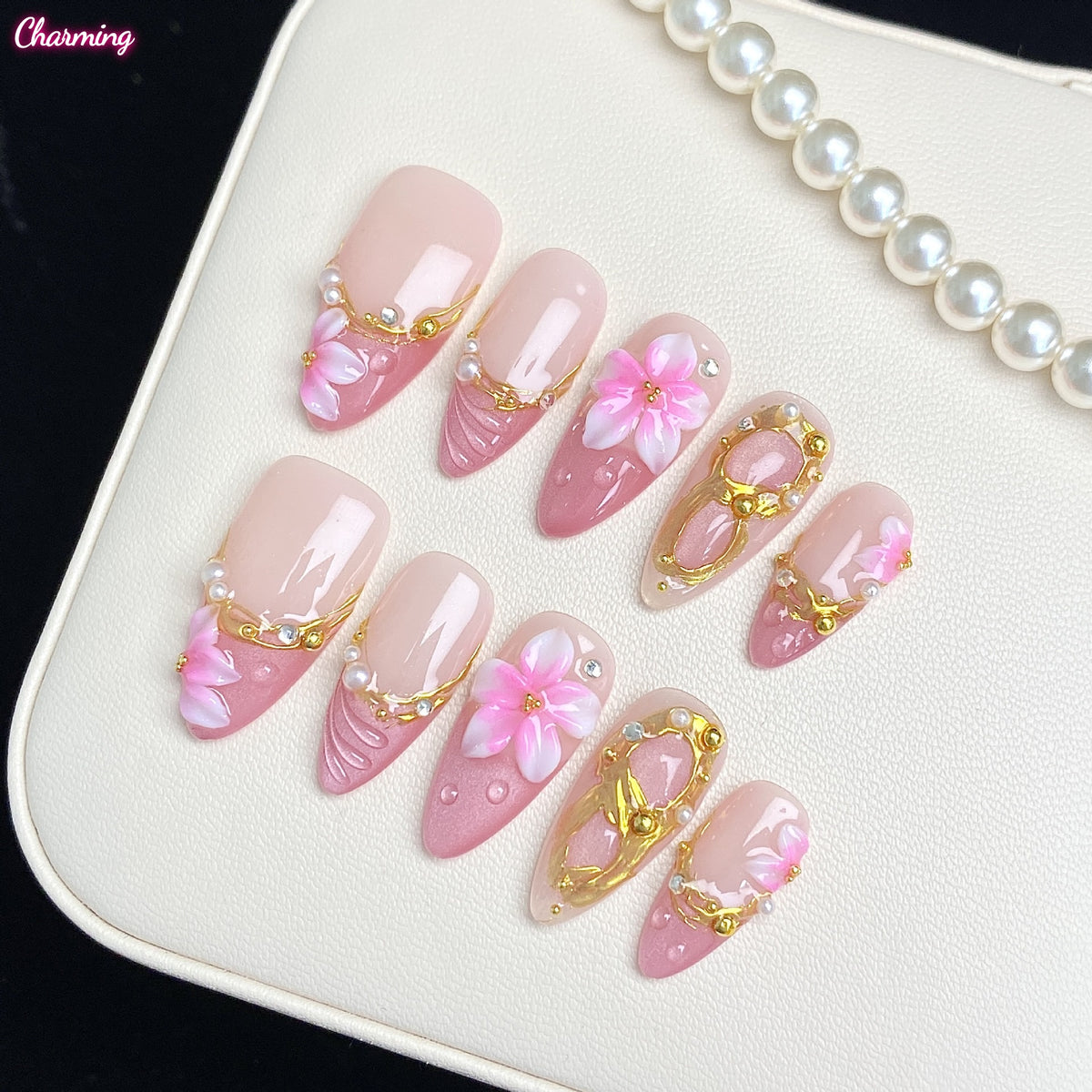 A Petal with a Gold Edge / Handmade Nailsems