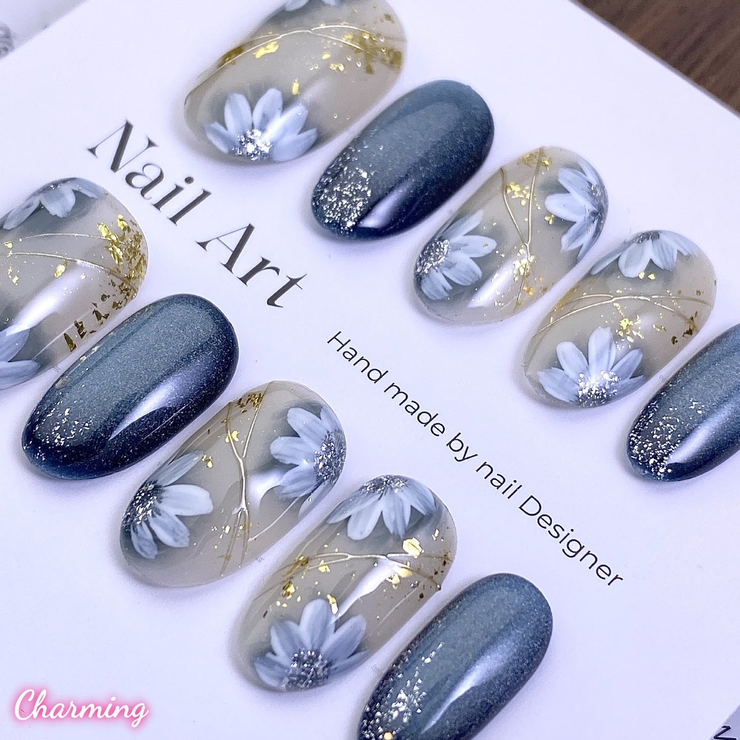 Daisy in the Breeze / Handmade Nails