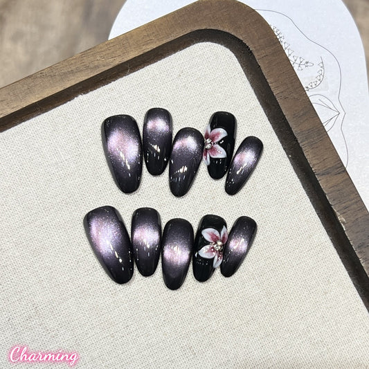 Luna’s Petal/ Handmade Nails