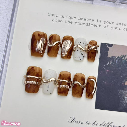 Amber Hill / Handmade Nails