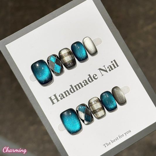 Tartan Touch / Handmade Nails