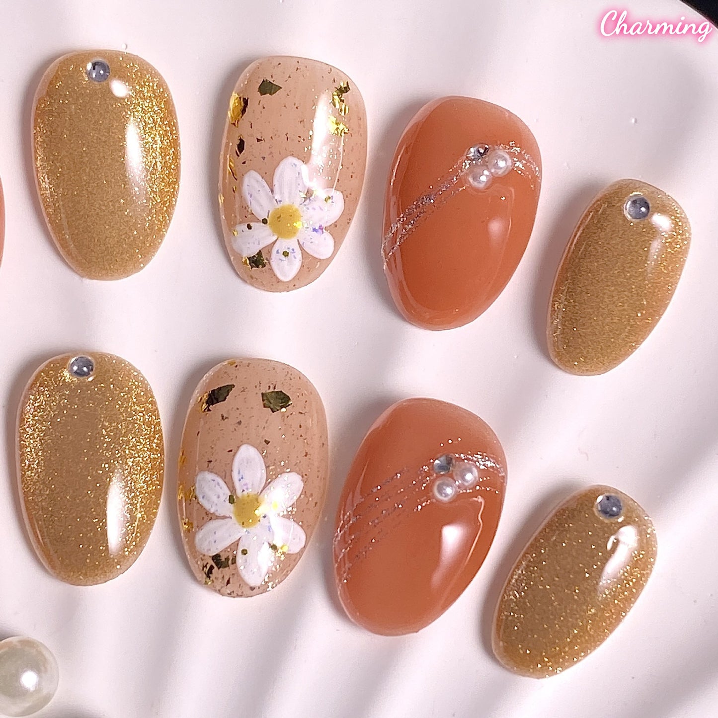 Gilded Daisy / Handmade Nails