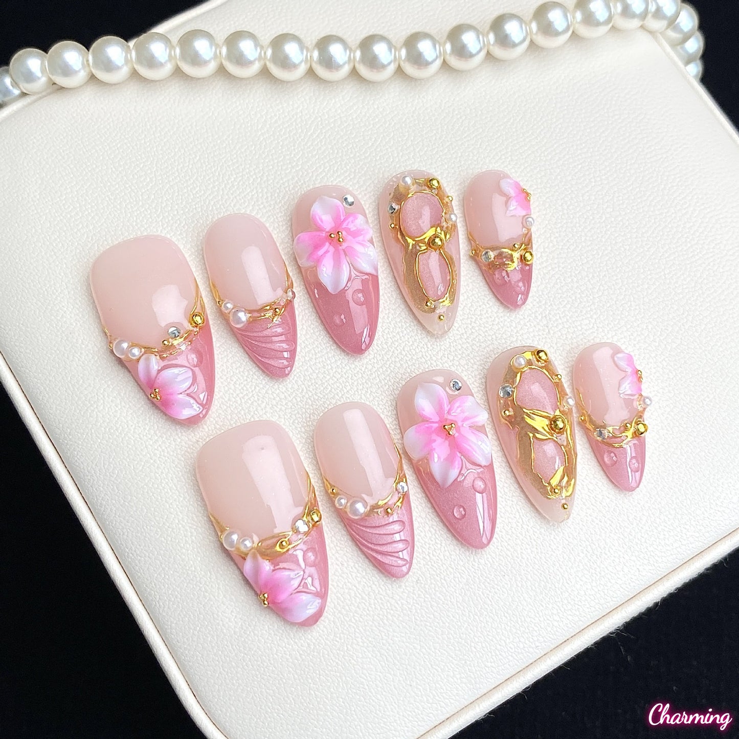 A Petal with a Gold Edge / Handmade Nailsems